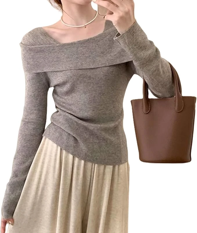 Áo len nữ trễ vai, tay dài, chất liệu mềm mại, ôm sát cơ thể.