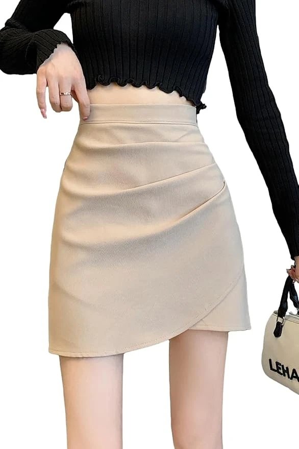 Chân váy ngắn nữ, cạp cao, gợi cảm, thiết kế bất đối xứng, dáng chữ A ôm sát.