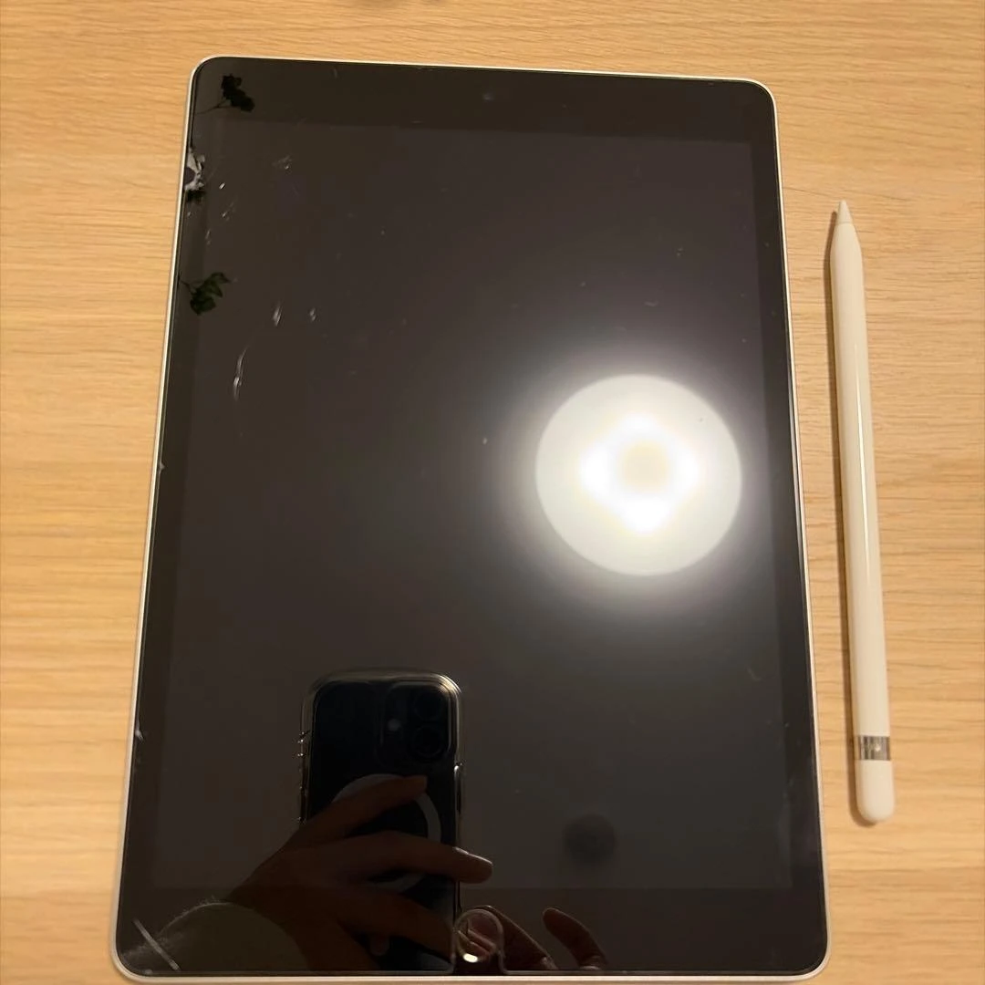 Apple iPad thế hệ thứ 9 màu xám + Bút Apple Pencil thế hệ 1