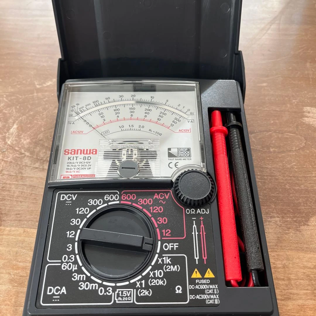 Máy đo điện trở tương tự Sanwa KIT-8D, vôn kế, ampe kế, kèm hộp đựng.