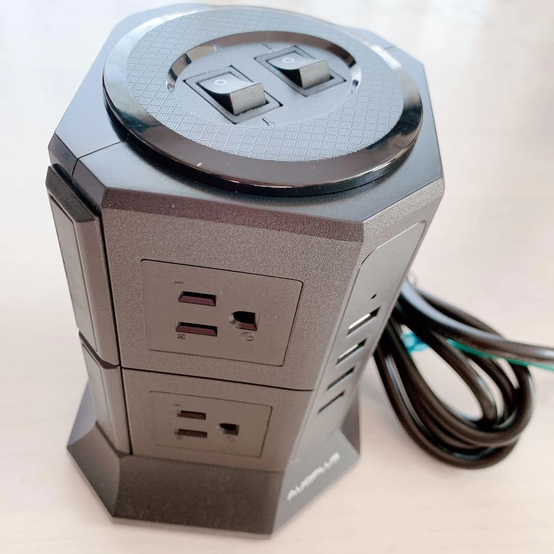 Ổ cắm điện dạng tháp hoàn toàn mới với các ổ cắm dọc, hai công tắc hai cực và 8 ổ cắm AC.