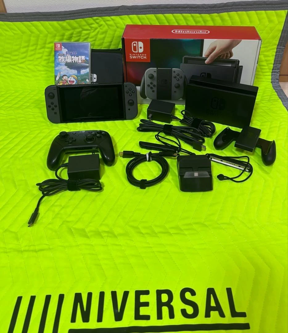 Máy chơi game Nintendo Switch - Đầy đủ phụ kiện, bao gồm tay cầm Pro Controller