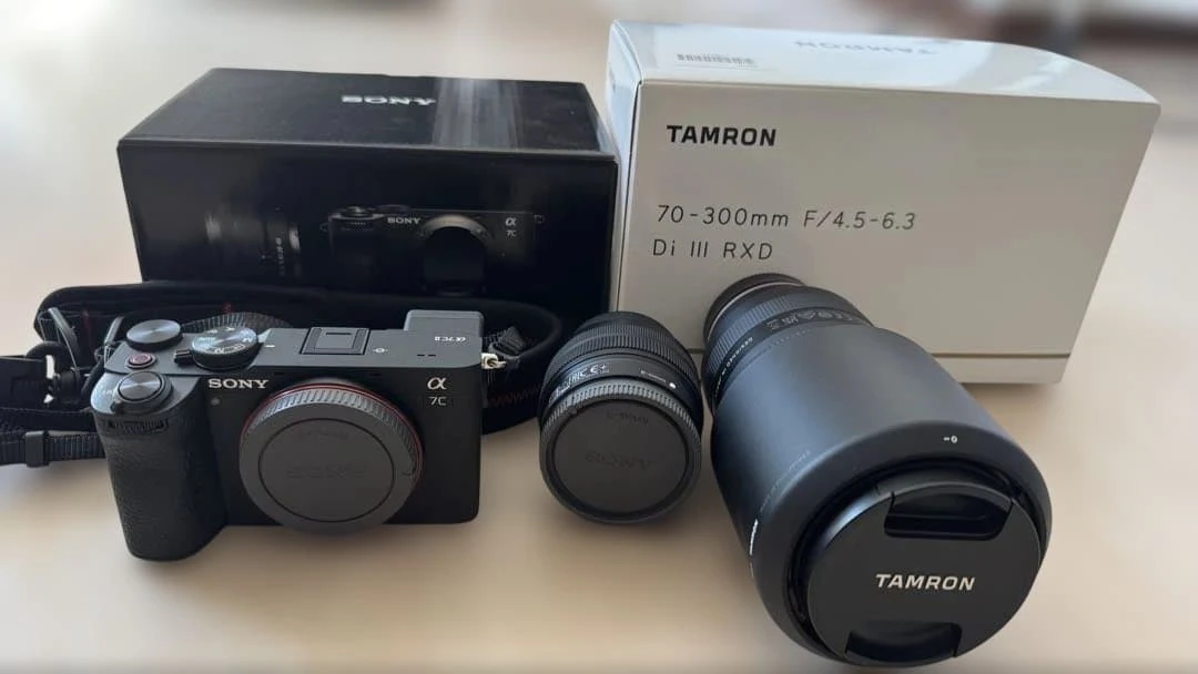 Bộ máy ảnh Sony α7C II kèm ống kính zoom TAMRON 70–300mm F/4.5–6.3